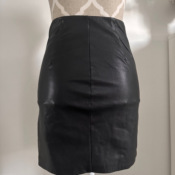 Leather mini skirt in perfect condition - Picture 2 of 2